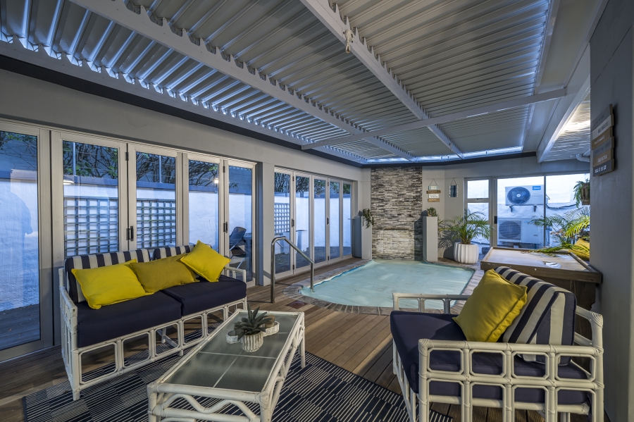 5 Bedroom Property for Sale in Glentana Western Cape